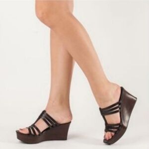 UGG Mattie Black Leather Summer Sandals Wedges‎ Women Size 7